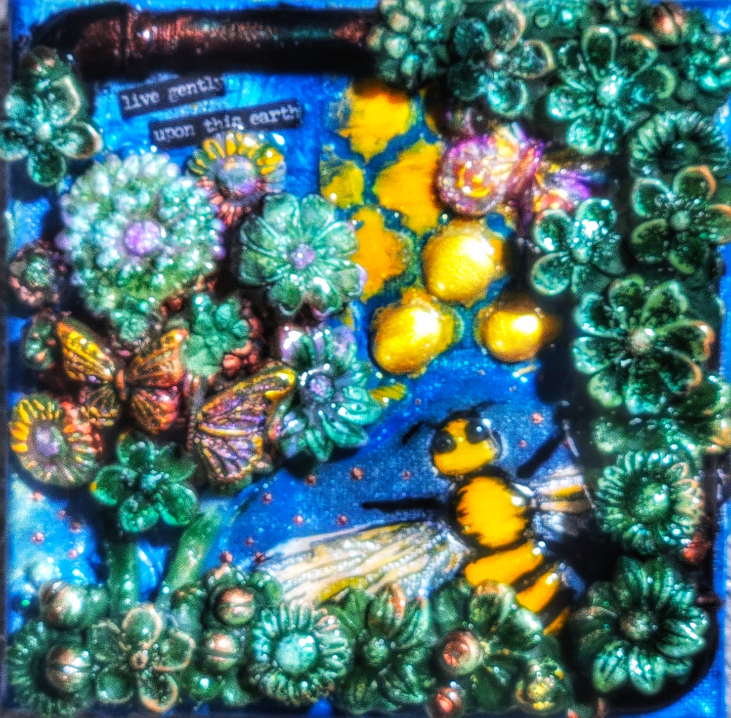 'The Bees Know' Mixedmediaart
