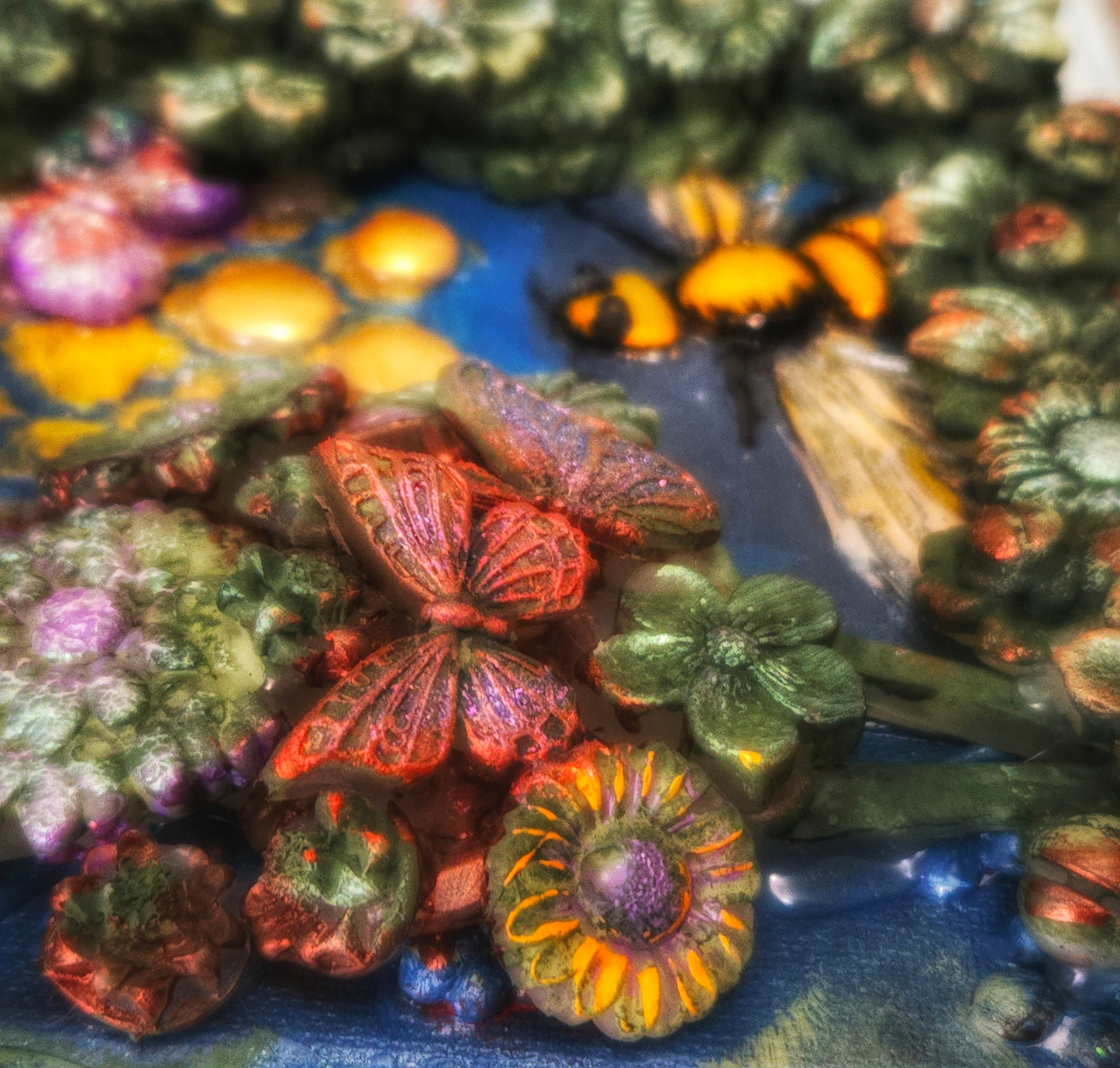 'The Bees Know' Mixedmediaart
